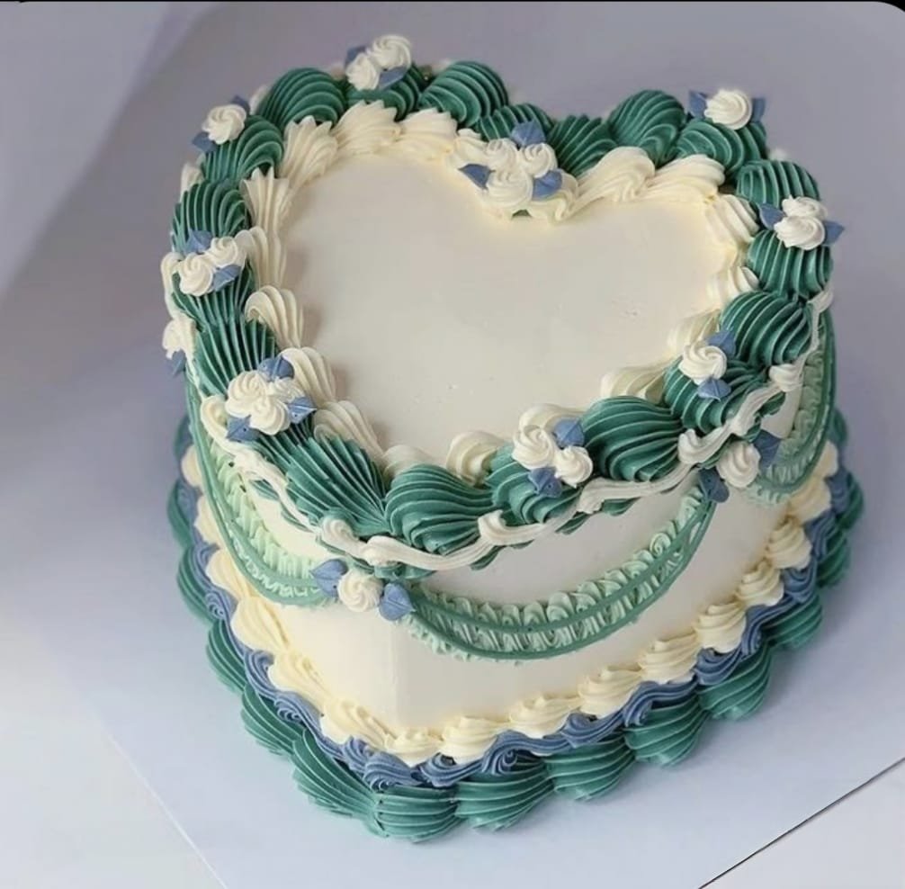 Green Heart Spring Vintage Cake