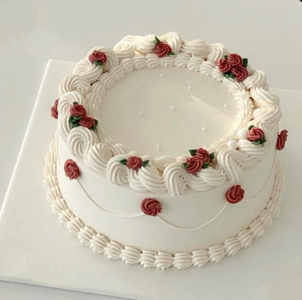 Red & White Minimal Vintage Cake